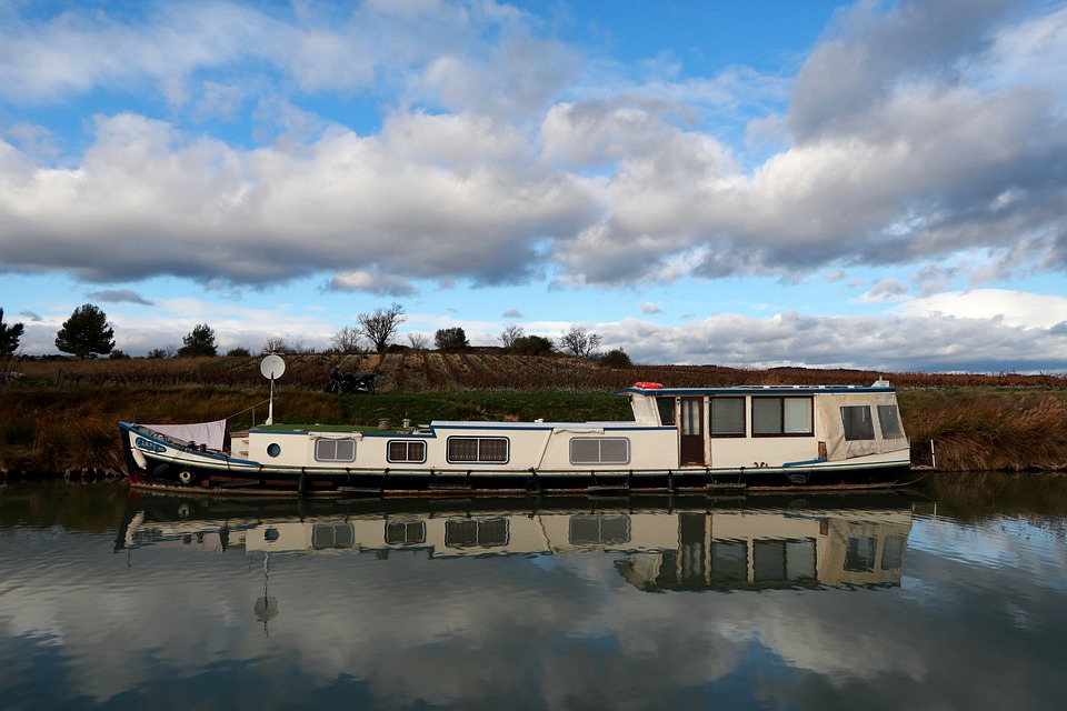 Les bonnes raisons de louer une péniche pour vos prochaines vacances